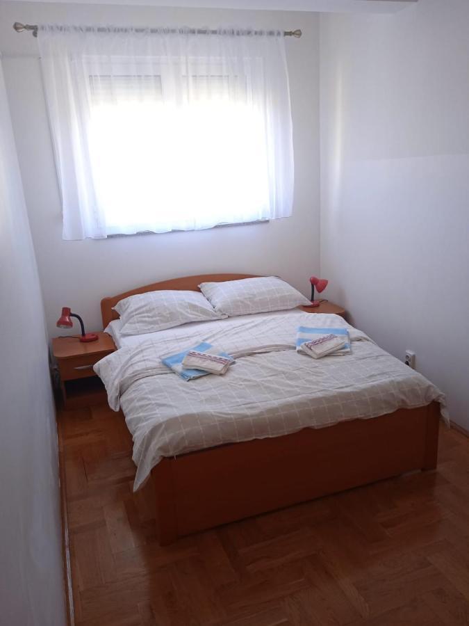 Apartment Luka With Balcony, Sea View And Free Parking Sibenik Exterior photo