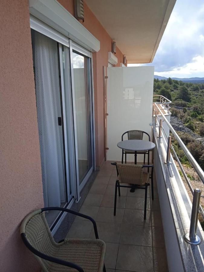 Apartment Luka With Balcony, Sea View And Free Parking Sibenik Exterior photo